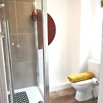 Апартаменты Maltings House Cosy And Stylish 2 Bedroom Flat Near The Centre With Free Parking And Ensuite *