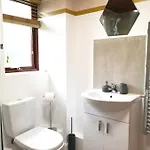 Апартаменты Maltings House Cosy And Stylish 2 Bedroom Flat Near The Centre With Free Parking And Ensuite Карлайл
