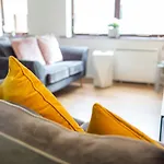 Апартаменты Maltings House Cosy And Stylish 2 Bedroom Flat Near The Centre With Free Parking And Ensuite Карлайл