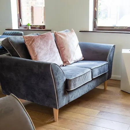 Апартаменты Maltings House Cosy And Stylish 2 Bedroom Flat Near The Centre With Free Parking And Ensuite Карлайл